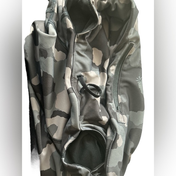 ATHLETA Lightning Camo 7/8 Tight Legging Size M - Picture 9 of 10